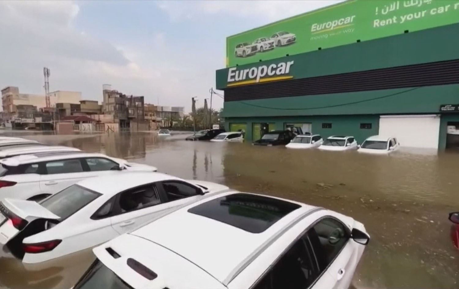 خاوەن پێشانگەیەکی ئۆتۆمبێل لە نەجەف: بەهۆی لافاوەوە زیان بە 18 ئۆتۆمبێلی نوێمان گەیشتووە