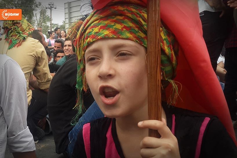 Protesters call for action in Kobane as UN envoy arrives at Kurdish parliament