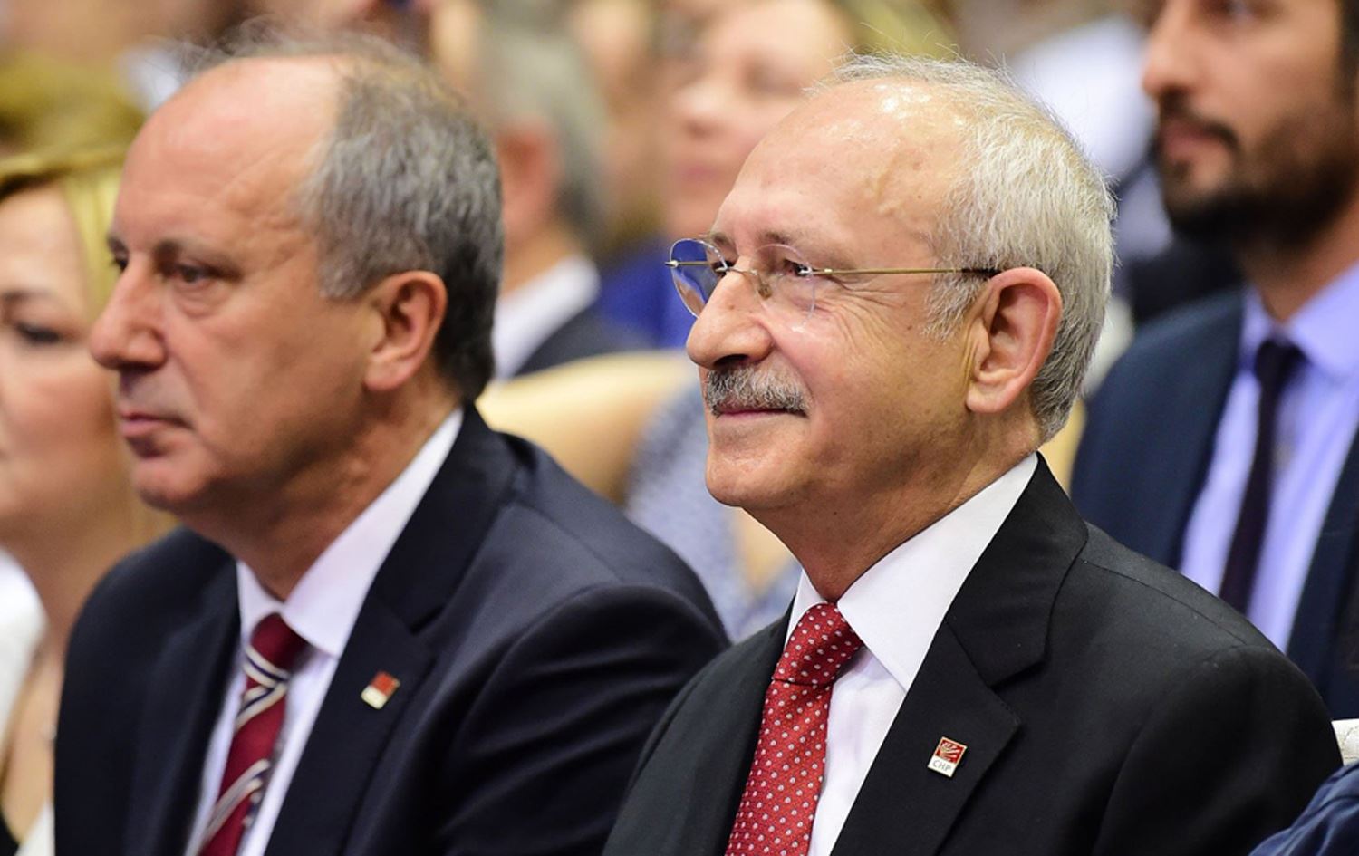 کڵچدارئۆغڵو لەگەڵ ئینجە کۆدەبێتەوە تاوەکو لە بەربژێربوونی بۆ پۆستی سەرۆککۆمار بکشێتەوە