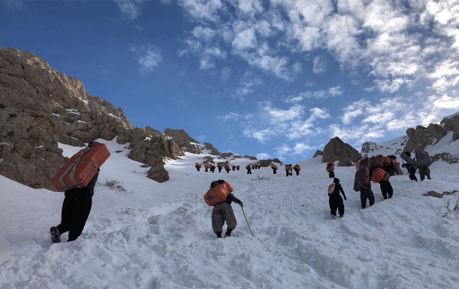 İran Parlamentosu raporu: 70 ile 100 bin arasında insan kolberlik yapıyor