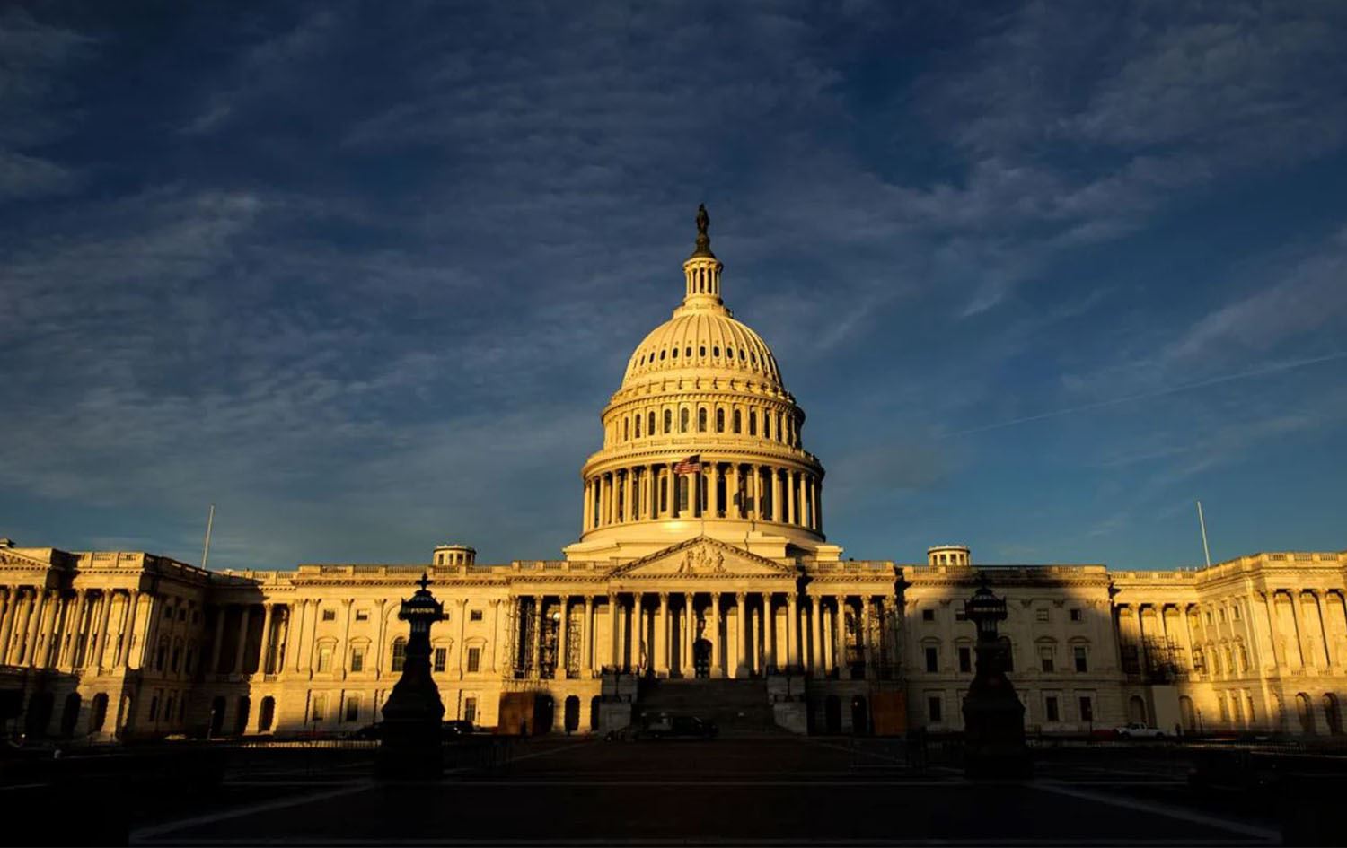 Senatoya Amerîkayê destûrnameyên bikaranîna hêza serbazî li Iraqê hilweşandin