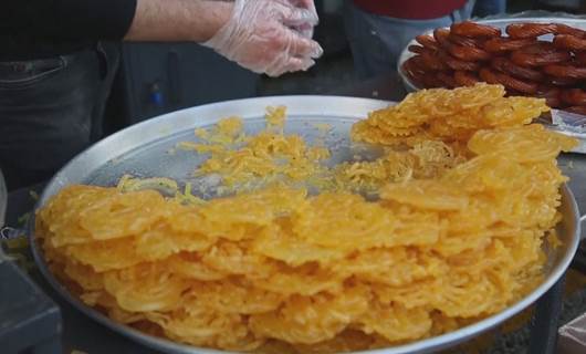 تزايد الطلب على الحلويات التقليدية خلال شهر رمضان في الموصل