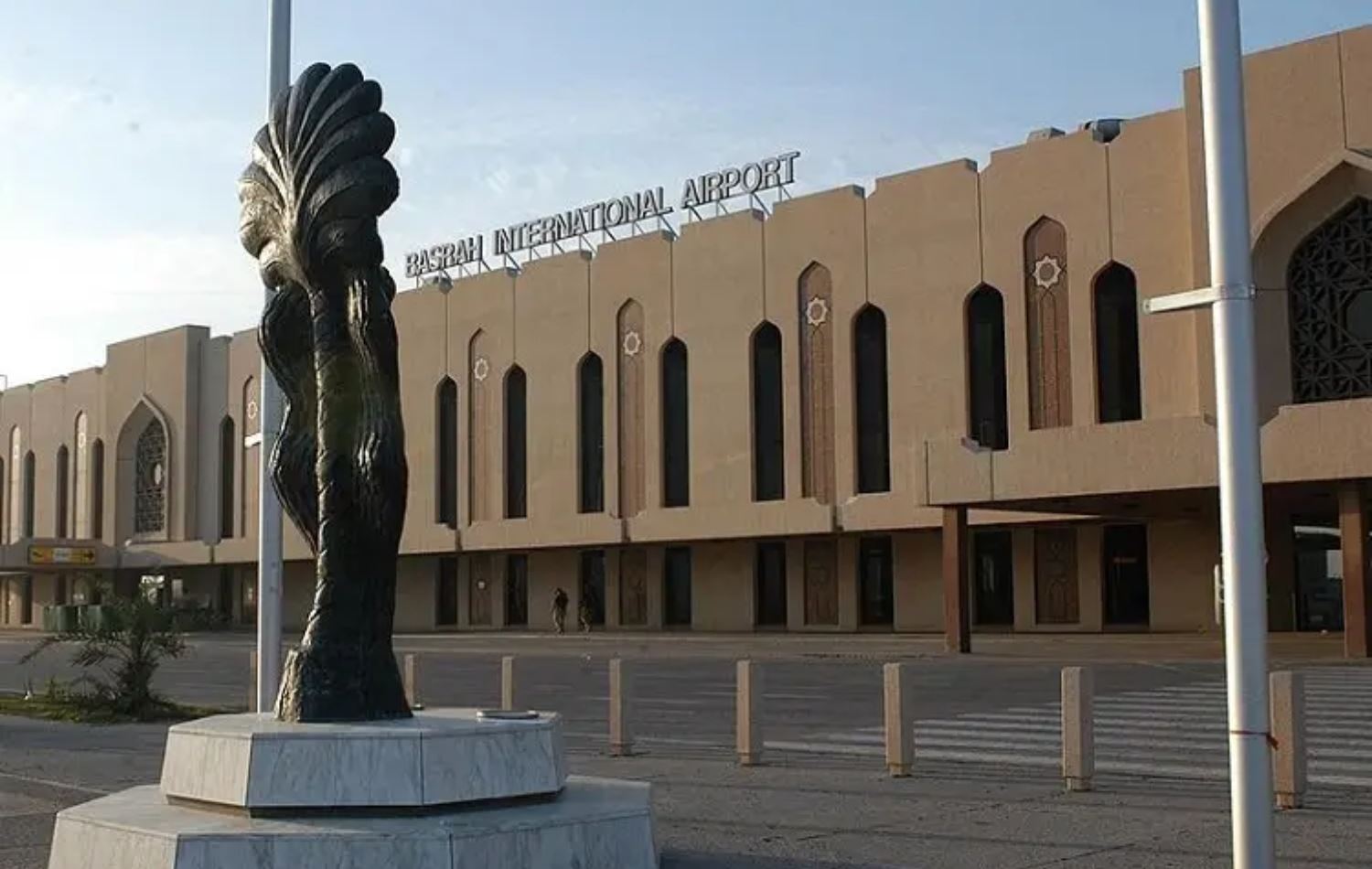 لە فڕۆکەخانەی بەسرە نۆ گەشتیار بە 522 ماستەر کارتەوە دەستگیرکران