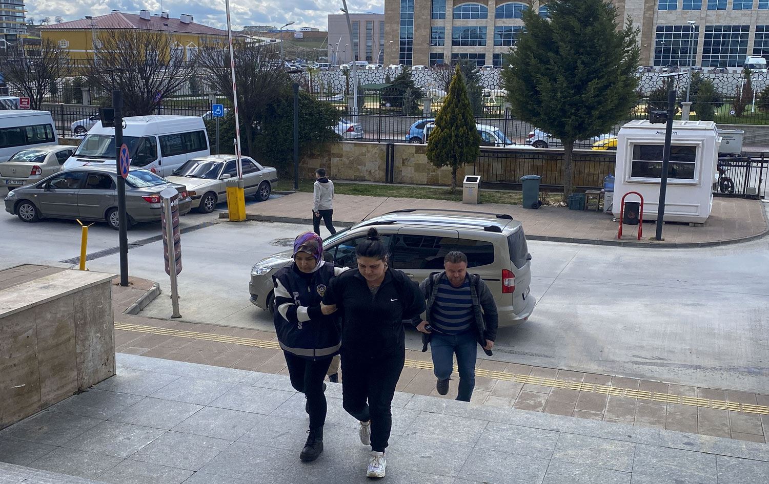 Bir kadın, erkek arkadaşını bıçaklayarak öldürdü