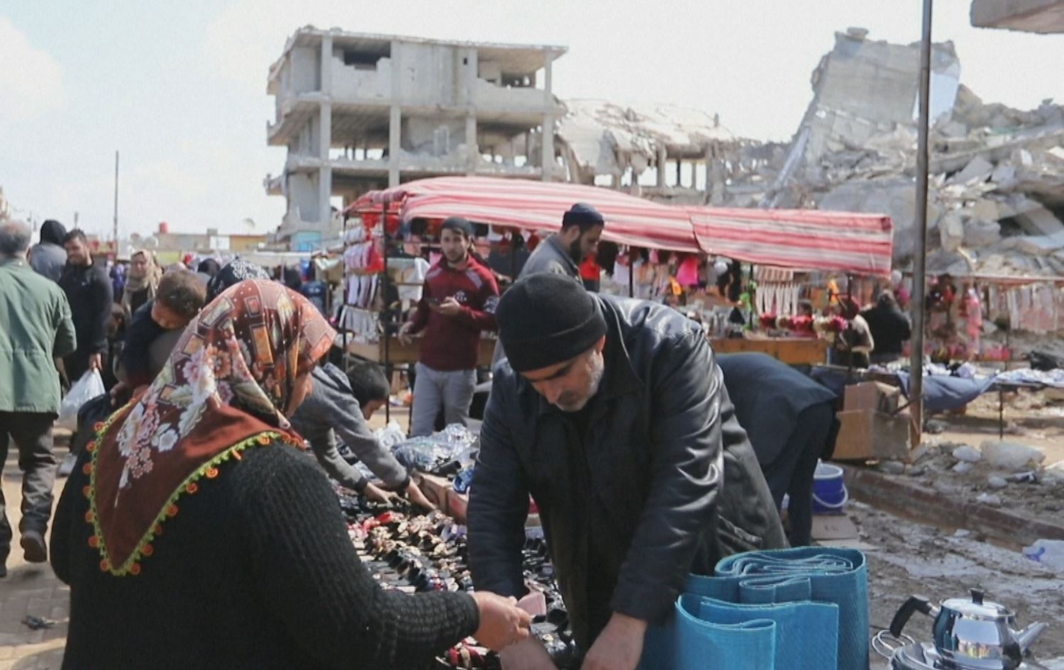 Xelkê Cindirêsê hewl didin piştî erdhejê dest bi jiyaneke nû bikin