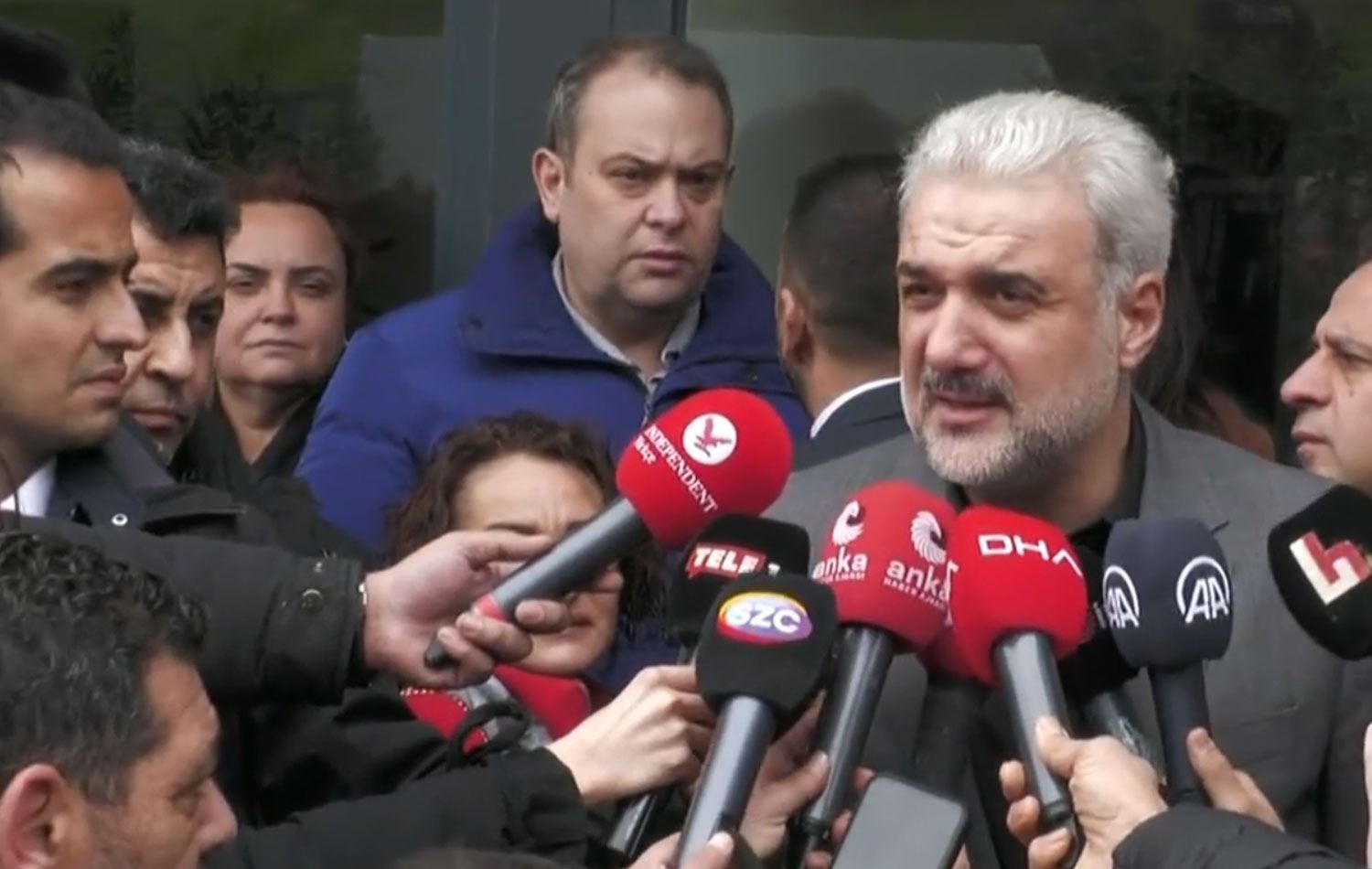 AK Parti İstanbul İl Başkanı, saldırıya uğrayan İYİ Parti’yi ziyaret etti