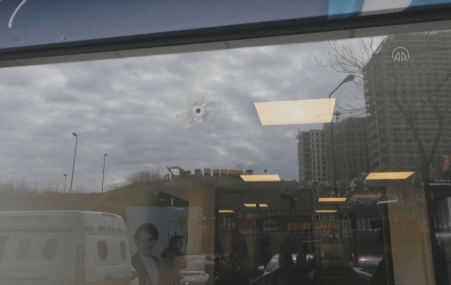 لە ئیستەنبووڵ تەقە لە بارەگای ئیی پارتی کرا