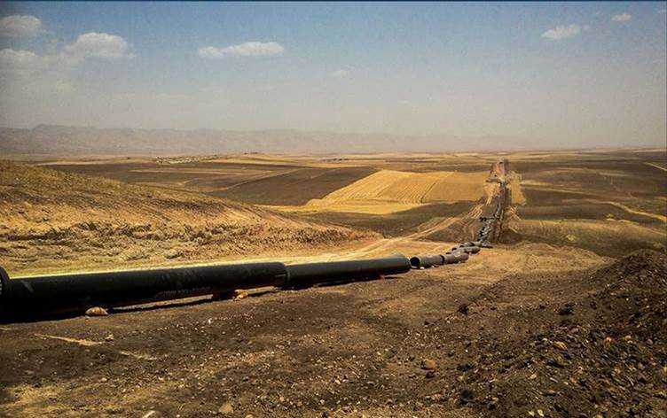The Kurdistan Region's independent oil pipeline near the Turkish border on June 1, 2013. Photo: Fazel Hawramy