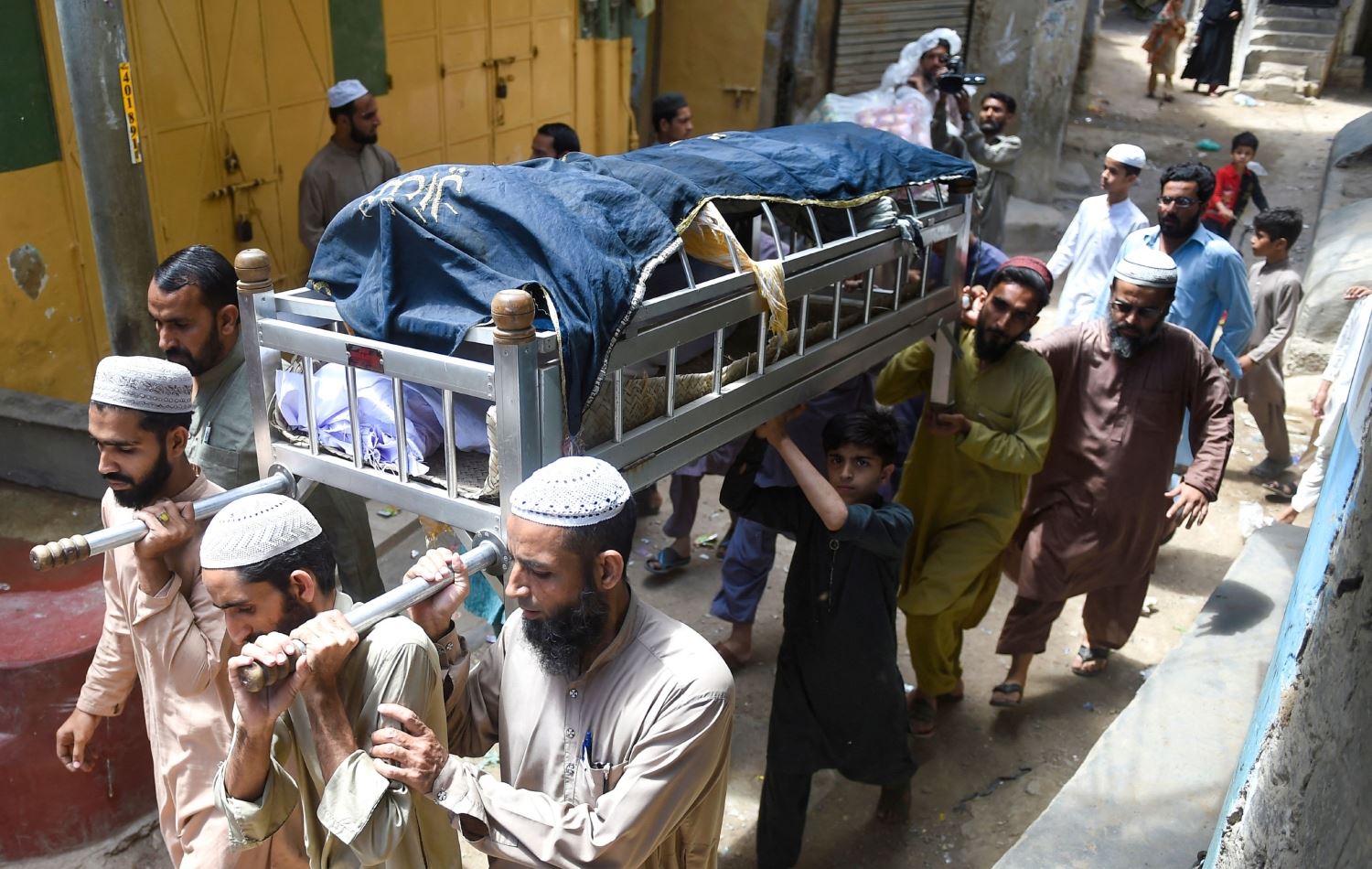 لە پاکستان 11 کەس بەهۆی پاڵەپەستۆ لە نۆرەی خۆراک گیانیان لەدەستدا