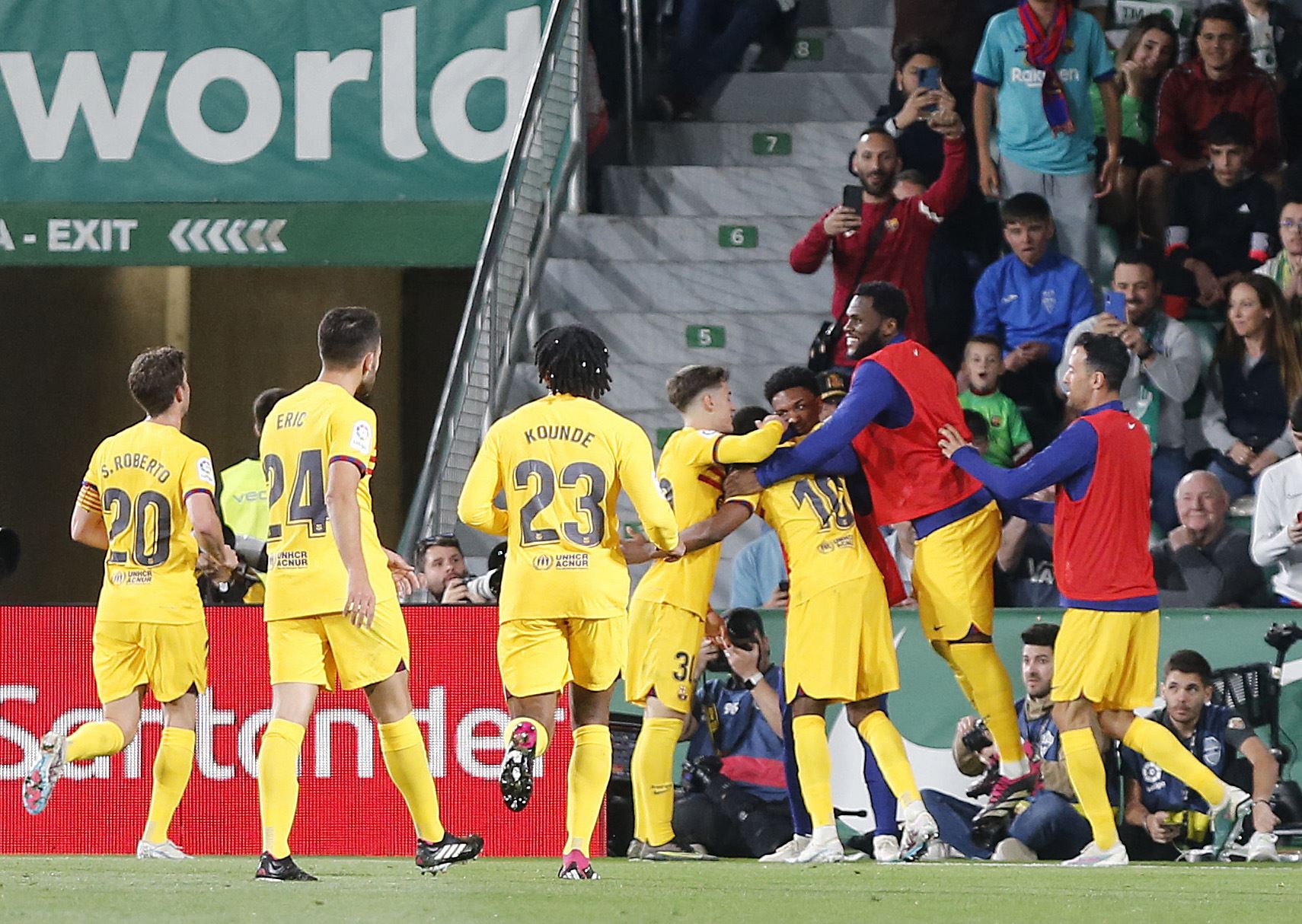 ڤیدیۆ؛ بارسێلۆنا بە کەرنەڤاڵێک خۆی زیاتر لە نازناوی لالیگا نزیککردەوە