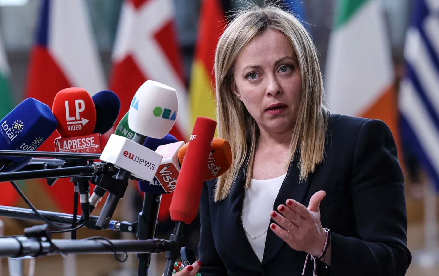 ئیتاڵیا بەکارهێنانی وشەی ئینگلیزی لە گفتوگۆدا قەدەخە دەکات؛ سەرپێچیکار 100 هەزار یۆرۆ سزا دەدرێت