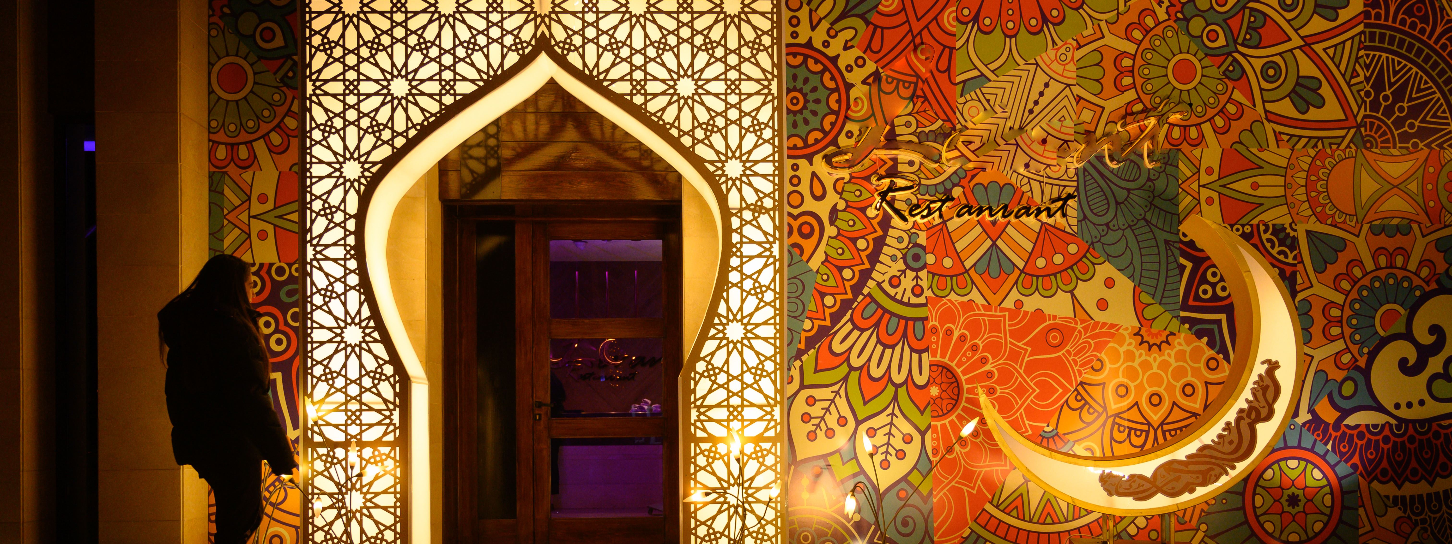 Bi boneya Remzanê Hewlêr bi tabloyên ronahiyê hat xemilandin