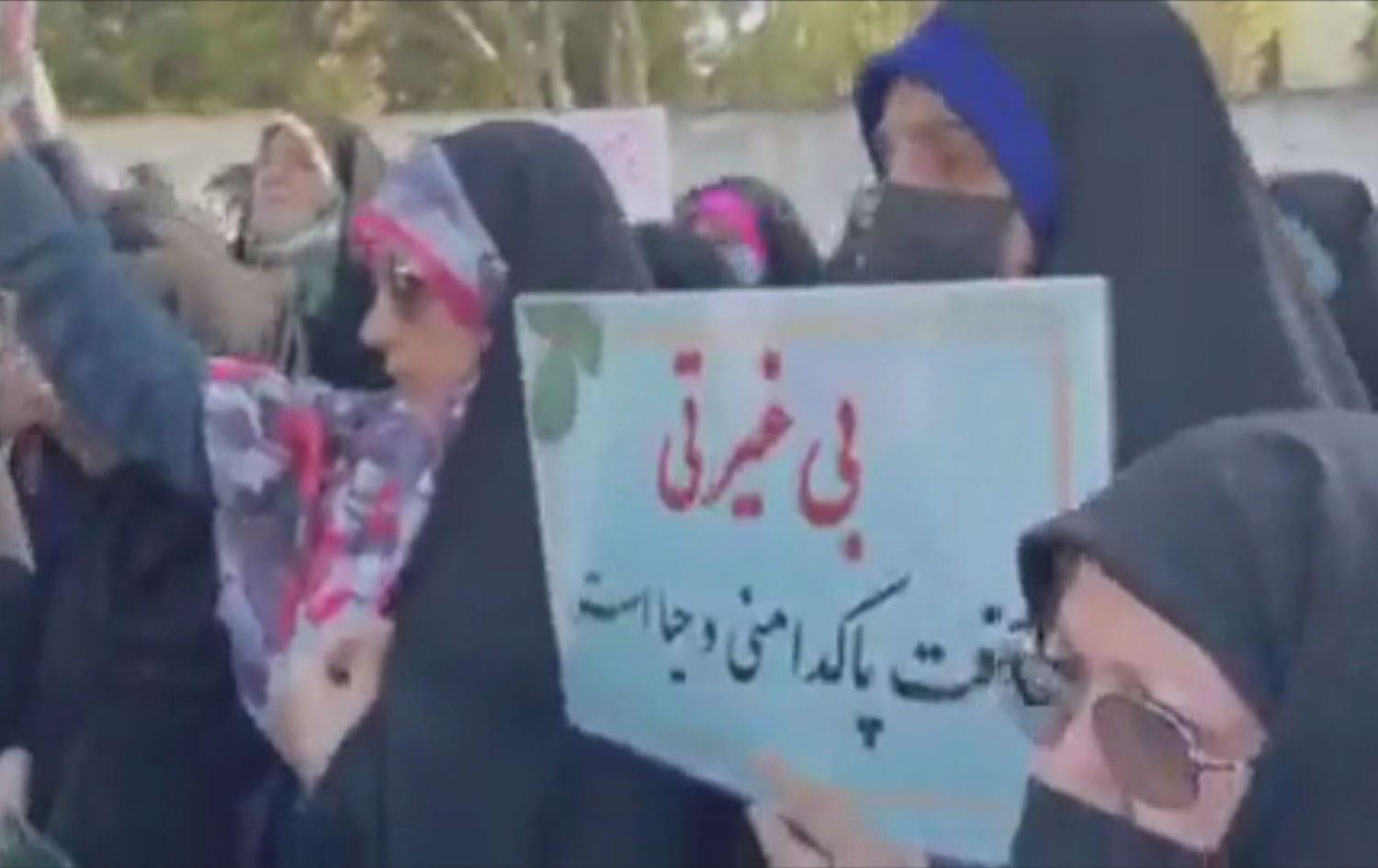 راوێژکاری رێبەری ئێران: سەپاندنی باڵاپۆشی سەپاندنی بیروباوەڕ نییە