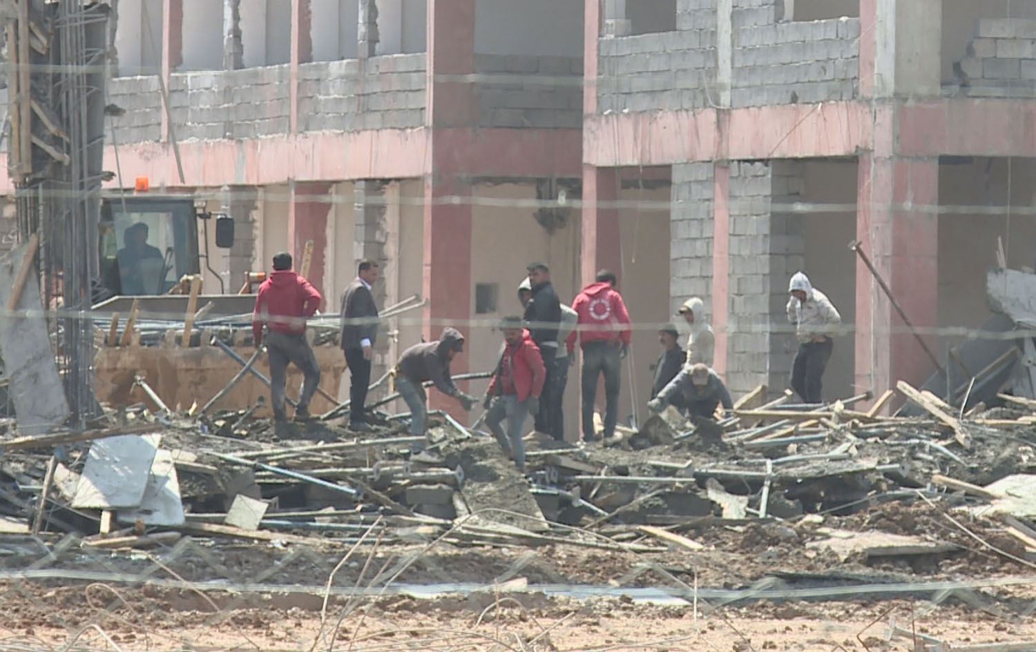 لە رووخانی سەقفێکدا لە هەولێر 12 کرێکار بریندار بوون؛ 5یان بڕبڕەی پشتیان شکاوە