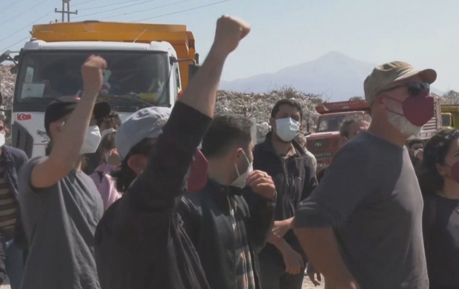 Li Samandagê mexdûrên erdhejê xwepêşandanek kirin