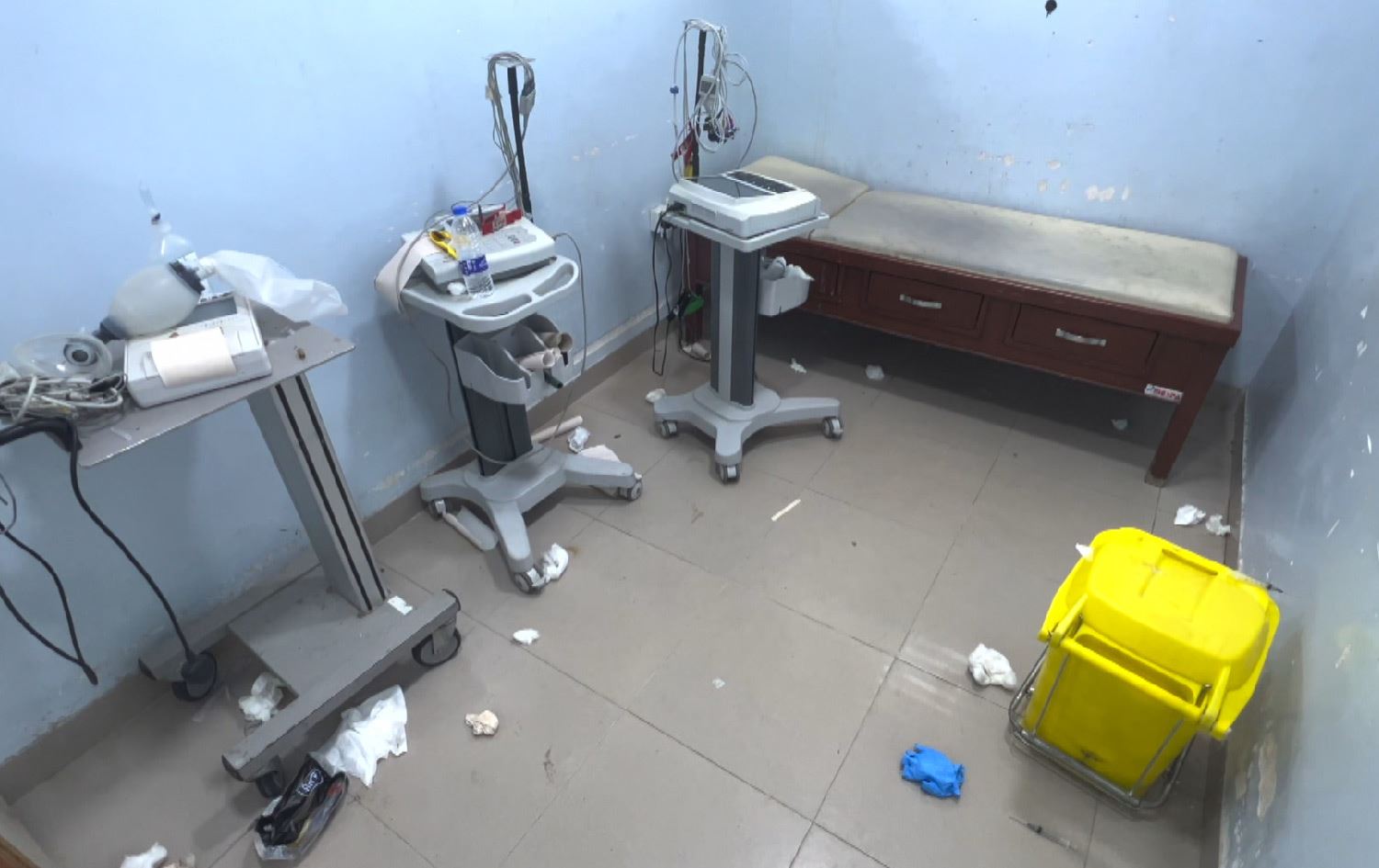 رشانەوە و زبڵ و خاشاک بە هەموو شوێنێکی نەخۆشخانەی فریاکەوتنی شەهید هەژار بڵاوبووەتەوە