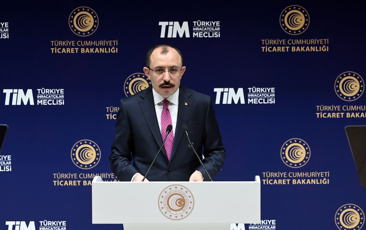 وەزیری بازرگانیی تورکیا: لەگەڵ سەرۆکوەزیرانی عێراق تاوتوێی پەیوەندیی ئابووری و بازرگانیمان کردووە