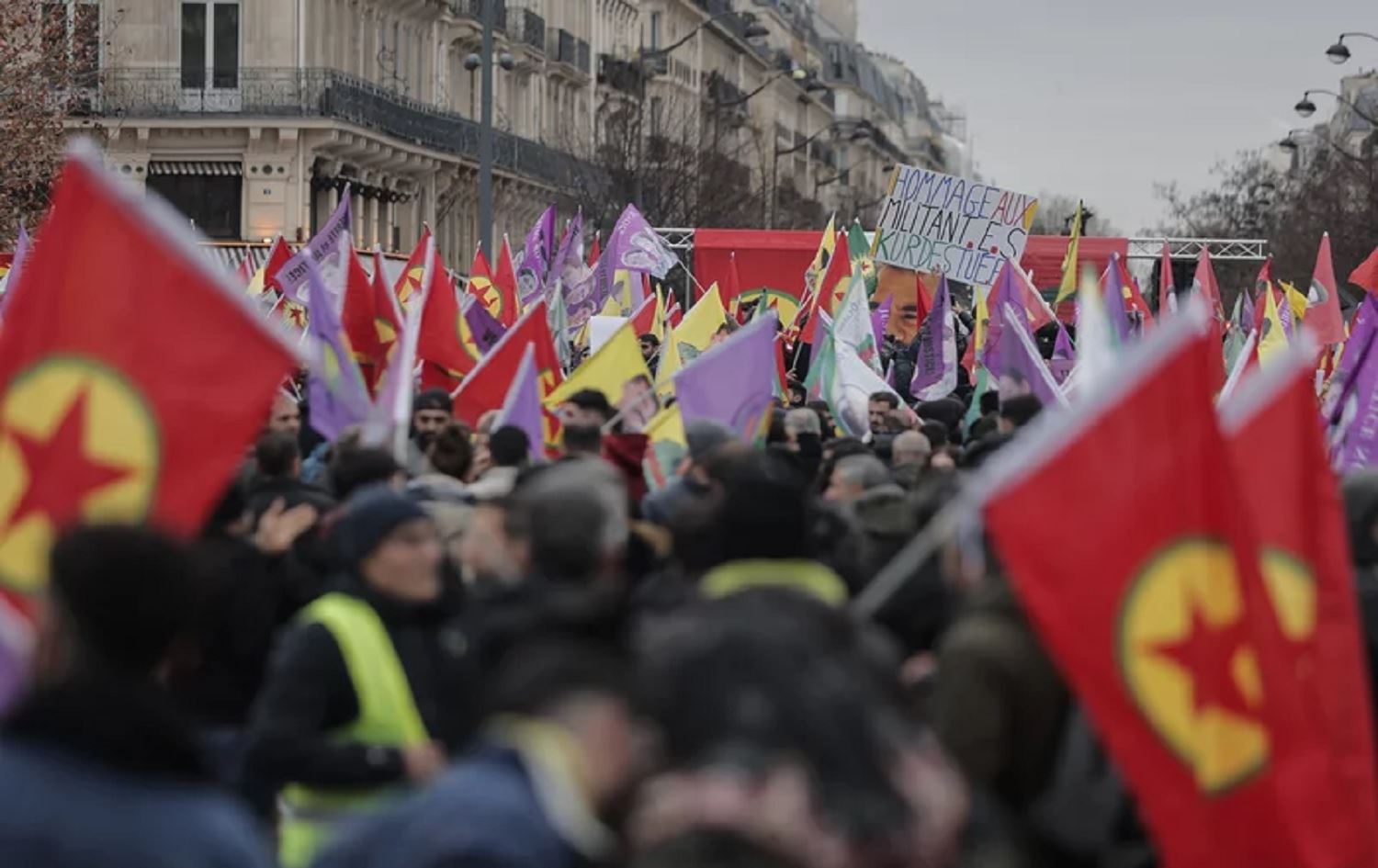 PARÎS – Doza 11 kesên ji PKKê re alîkarî kom kirine destpê kir