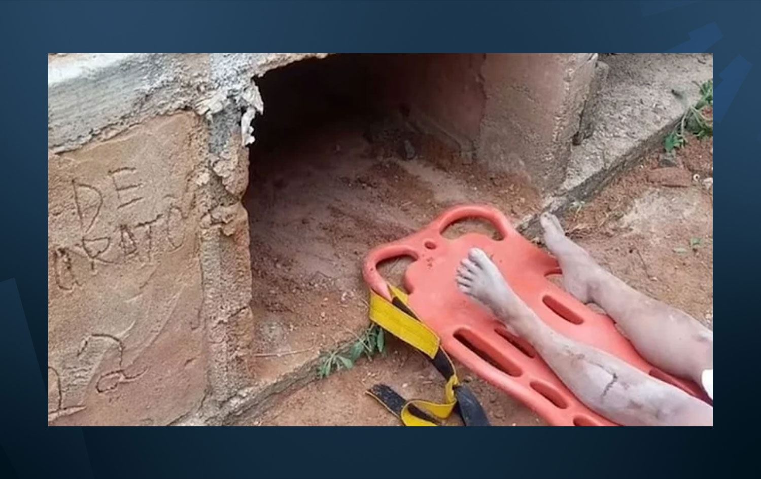 Diri diri gömülen kadın 10 saat sonra mezardan çıkarıldı!