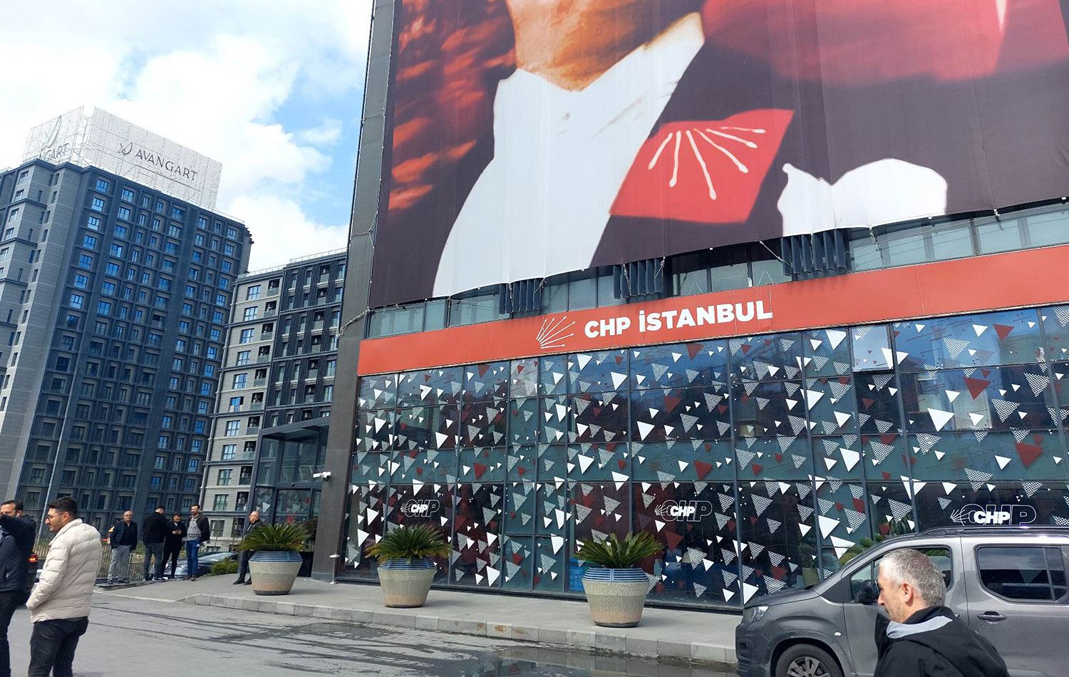 Valilikten ‘CHP’ye saldırı’ açıklaması: Hızlı seyreden araçtan havaya ateş açıldı