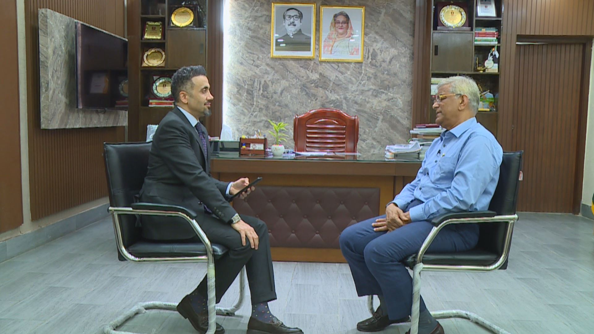 وەزیری پلاندانانی بەنگلادیش بۆ رووداو: وەزیرەکانمان چاکەت لەبەر ناکەن تاوەکو کار بە فێنککەرەوە نەکەین