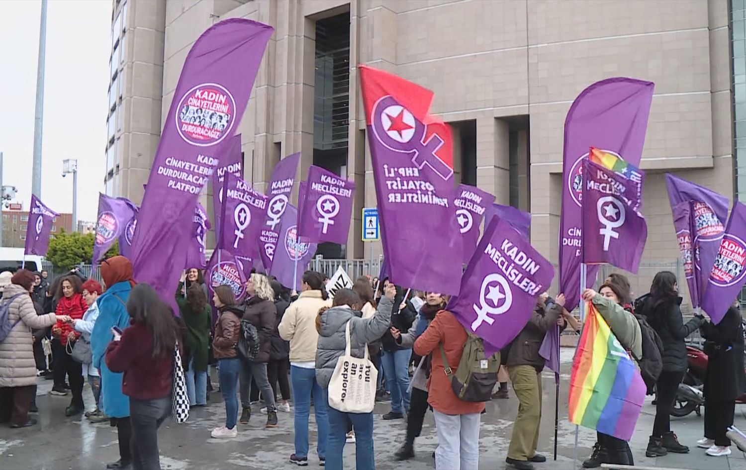 Platforma 'Emê Kuştina Jinan Bidin Rawestandin' bi girtinê re rûbirû ye