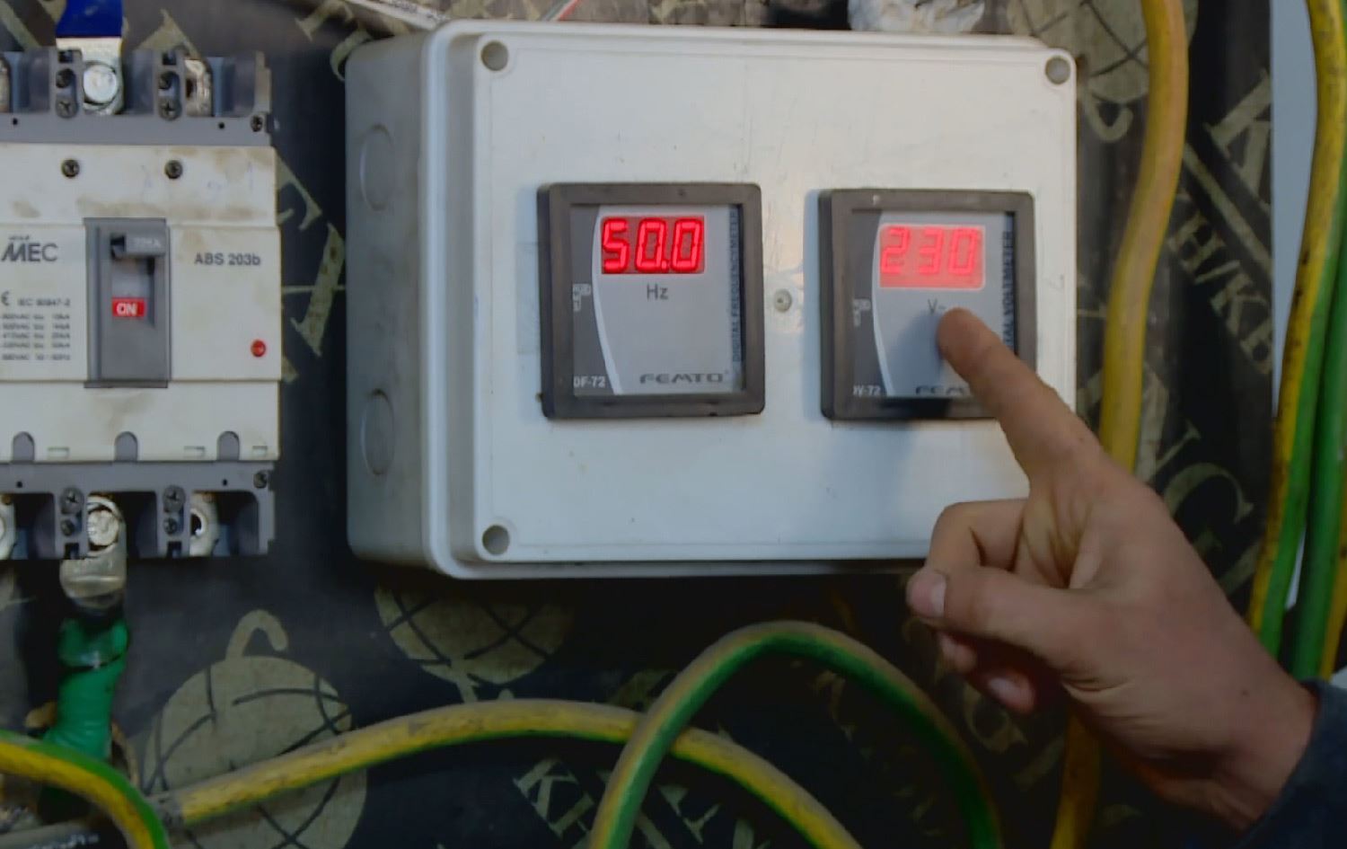 دەیان ملیار دۆلار بۆ کەرتی کارەبا خەرجکراوە کەچی لە بەغدا کەمتر لە 10 کاژێر هەیە