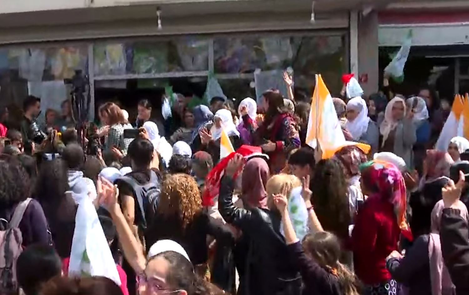 Derbarê axaftinên di vekirina ofîseke YSPê de lêpirsîn hat destpêkirin