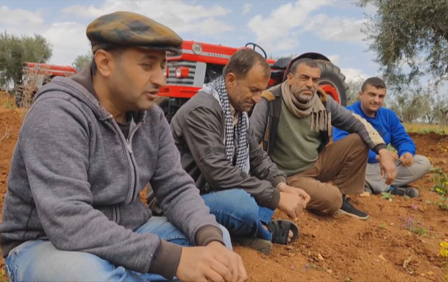 Cotkarekî Efrînî: Em bê beramber alîkariya hev dikin