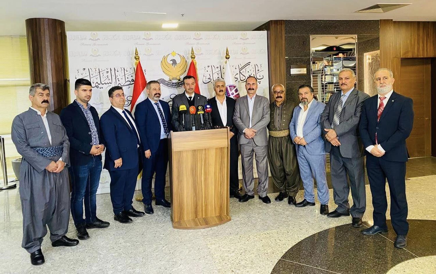 هەڤاڵ ئەبوبەکر داوای دەستپێکردنەوەی گەشتەکانی فڕۆکەخانەی سلێمانی دەکات؛ 'مەگەر بە کەروبار بچین بۆ ئامەد'