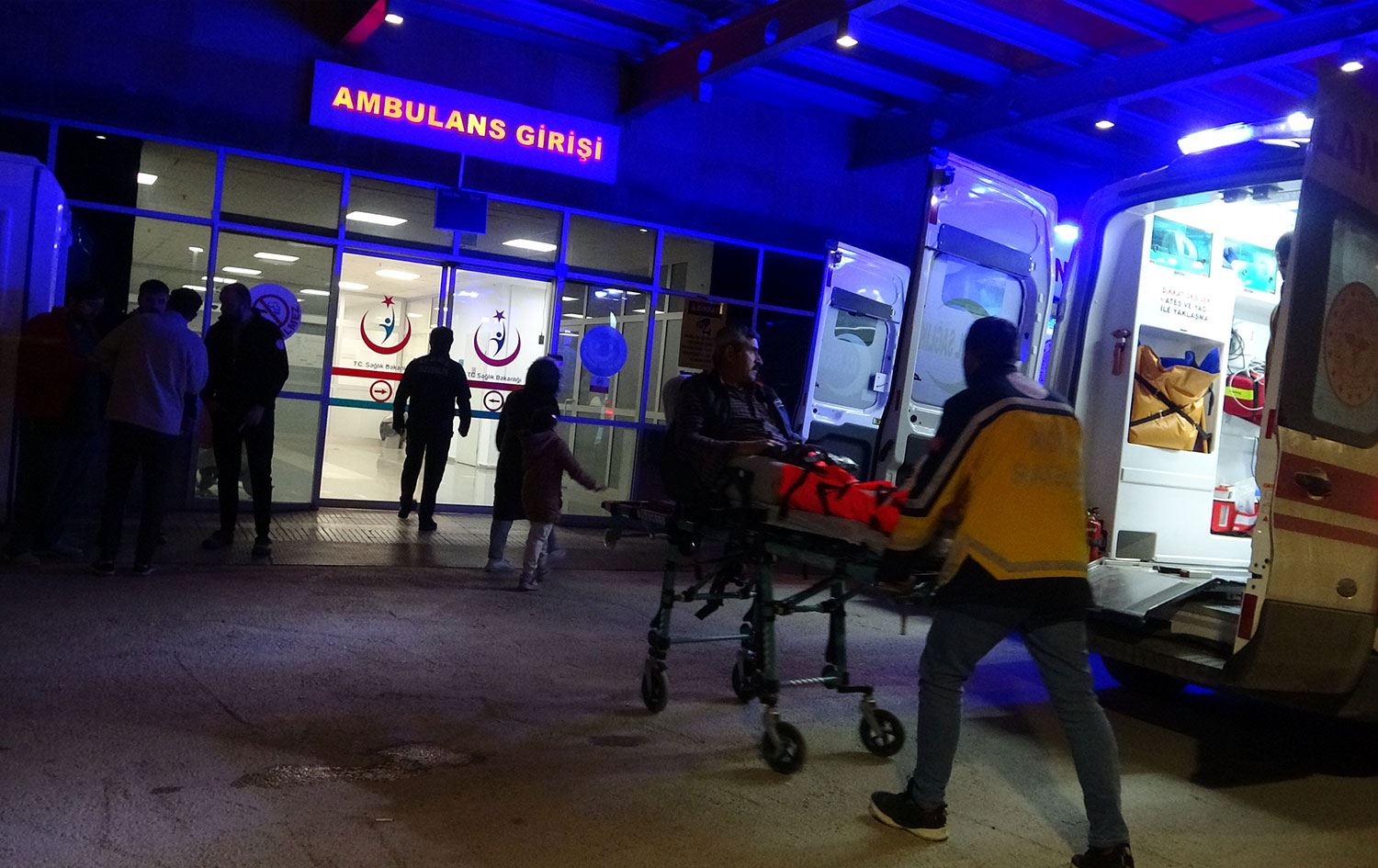 Teravih namazı sonrası camiden çıkanlara ateş açıldı: 6 yaralı