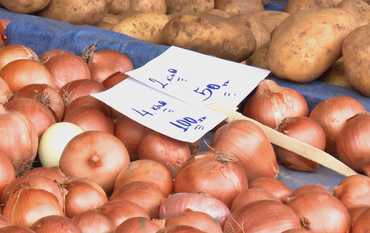 نرخی پیاز لە تورکیا مشتومڕی سیاسیی بەدوای خۆیدا هێناوە