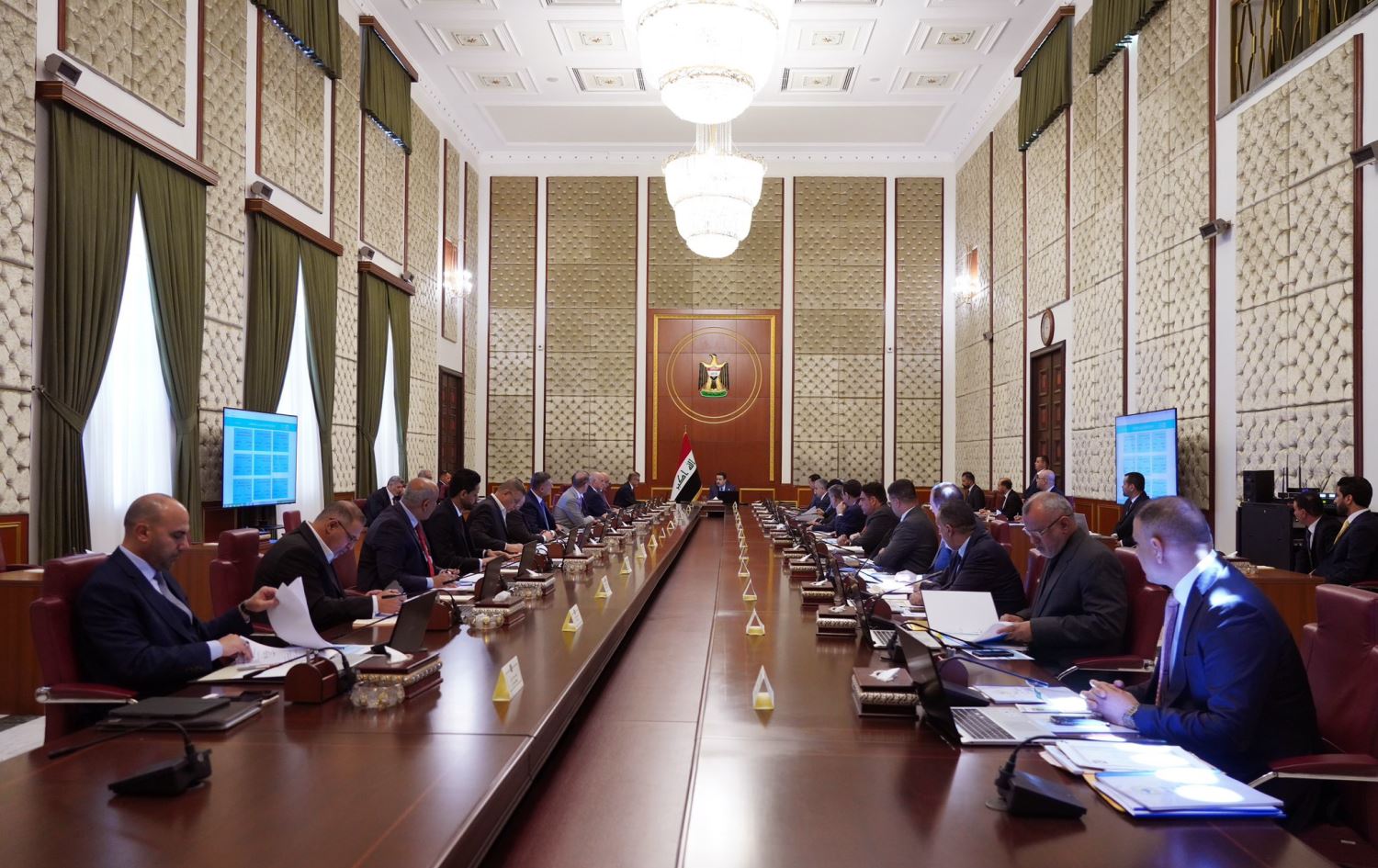 عێراق پارەى هەیە و قەرز دەکات