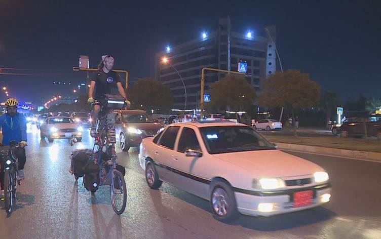 Özel yapım bisikletiyle dünyayı gezen Alex Sydney Erbil'de