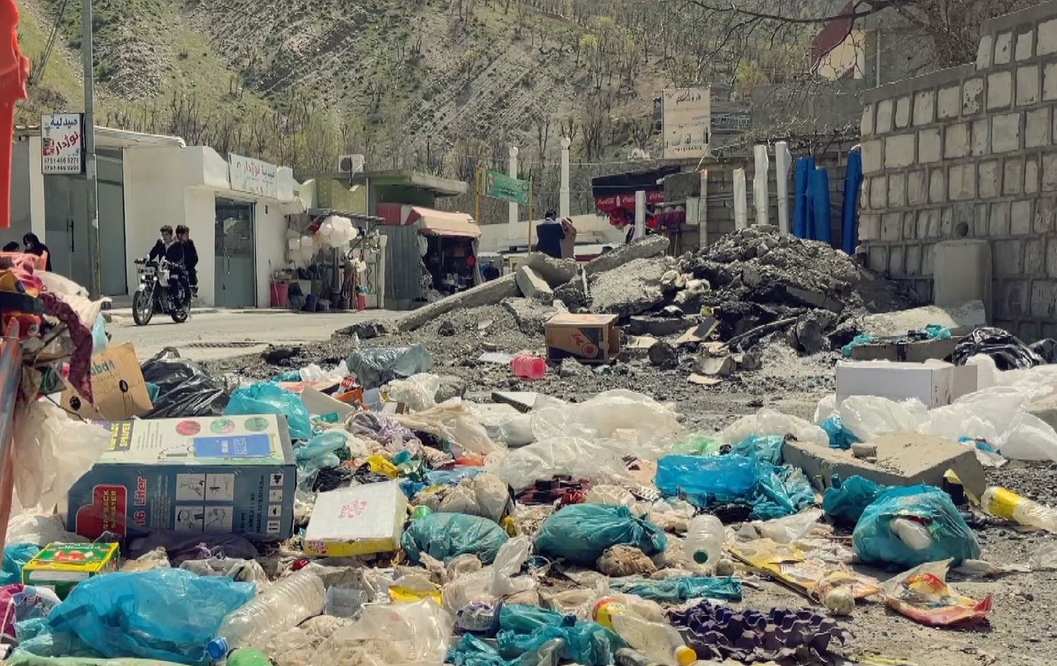 وەرتێ هاوشێوەی زبڵخانەی لێهاتووە؛ 'خەڵک بە ئەنقەست زبڵ و خاشاک لەبەردەم شارەوانی فڕێدەدەن'