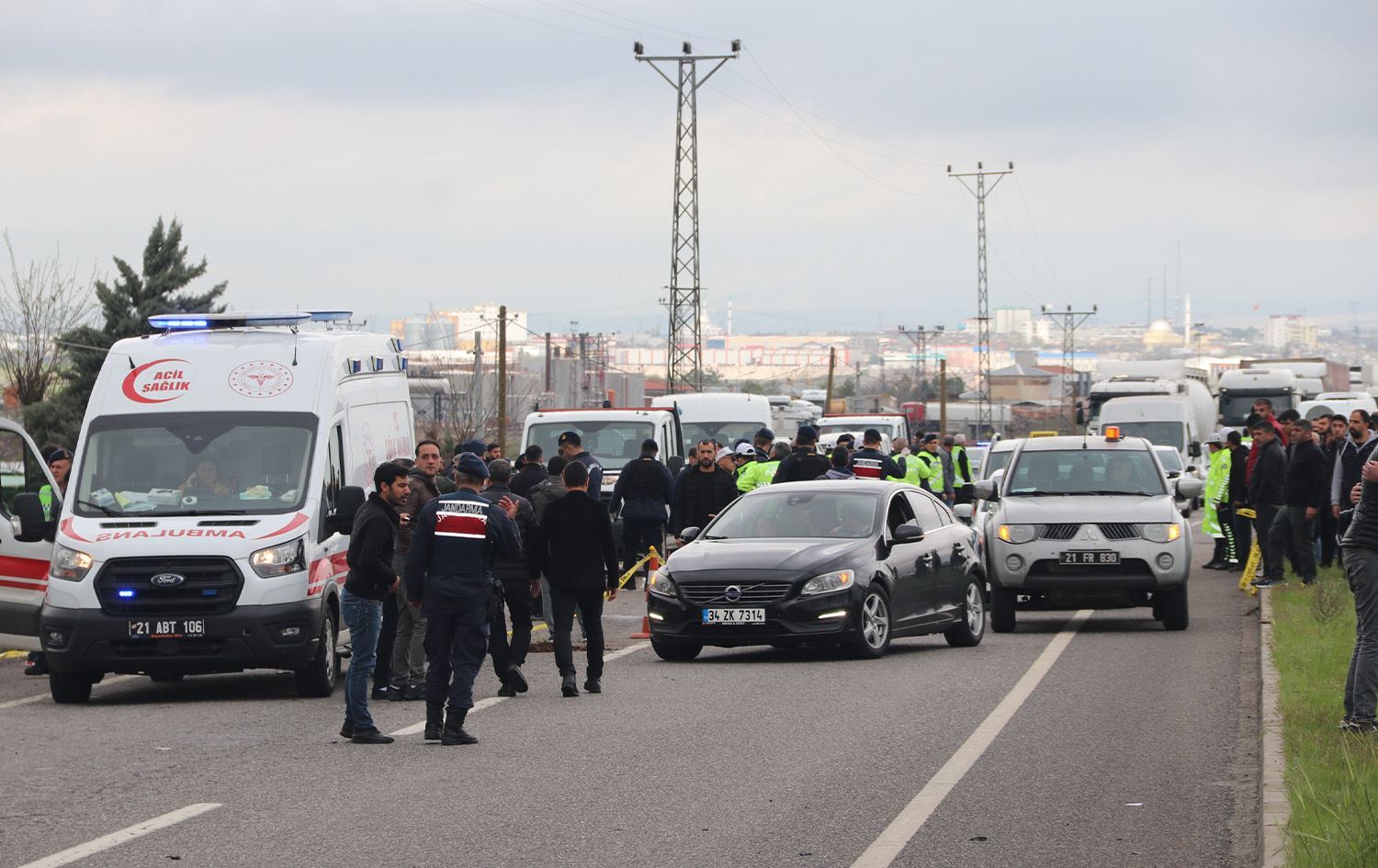 DİYARBAKIR - Ticari araç yol yapım işçilerine çarptı: 3 ölü, 1 yaralı