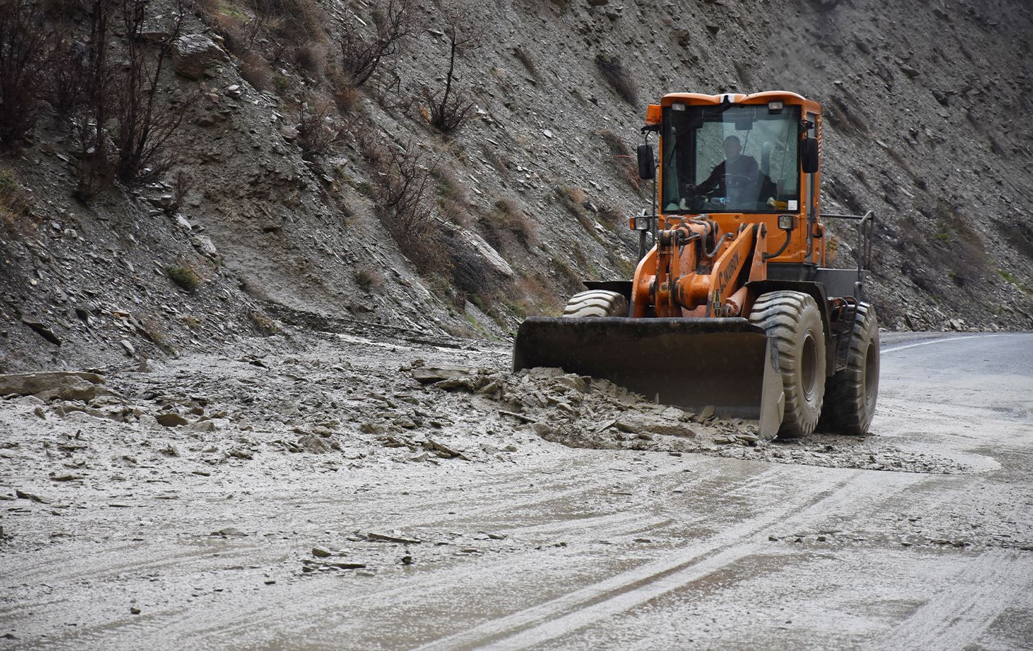 Ji ber herifîna axê rêya Wanê û Colemêrgê hat girtin