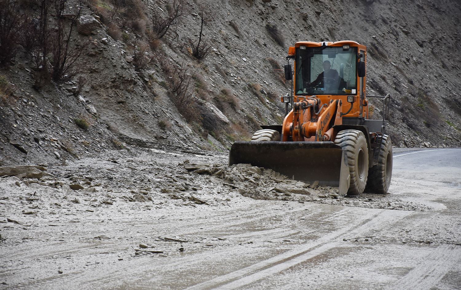 HAKKARİ - Sağanak yağışlar taşkınlara neden oldu