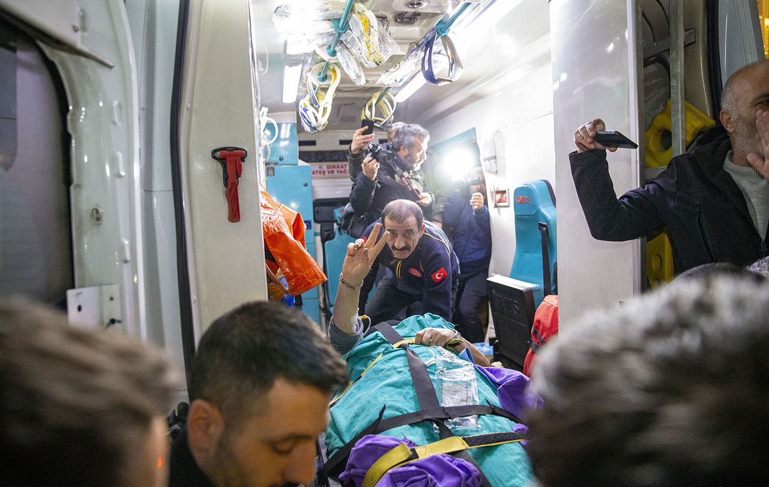 Trafik kazası geçiren Meral Danış Beştaş ambulans uçakla Ankara'ya sevk edildi