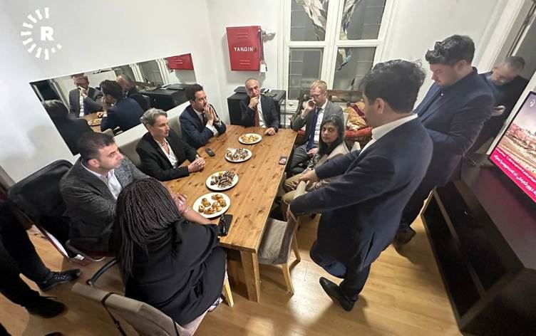 İSTANBUL- İngiliz heyetten Rûdaw’a ziyaret