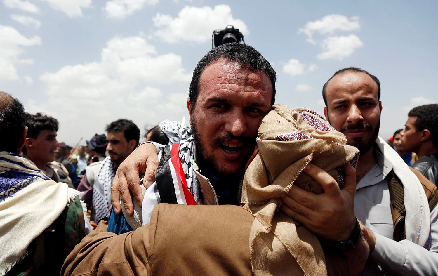 Yemen hükümeti ile Husiler arasında esir takası başladı