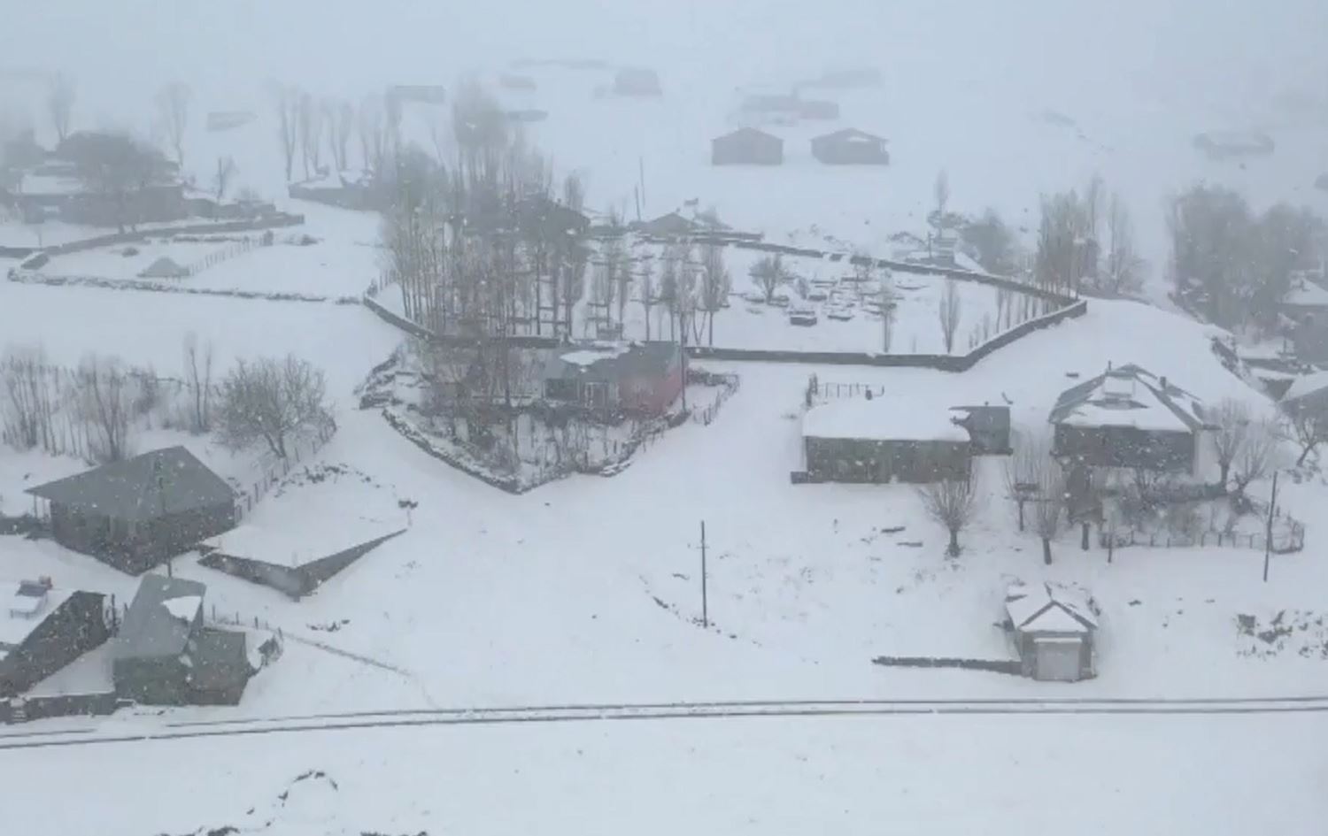 Li navçeyên bilind ên Mûş, Bedlîs û Colemêrgê berf bariya