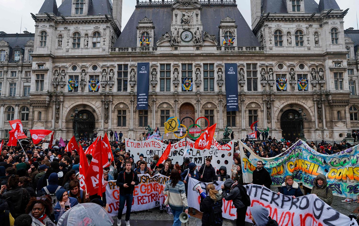 دادگەی فەرەنسا پڕۆژەی ئیمانوێل ماکرۆنی بۆ زیادکردنی تەمەنی خانەنشینی پەسندکرد