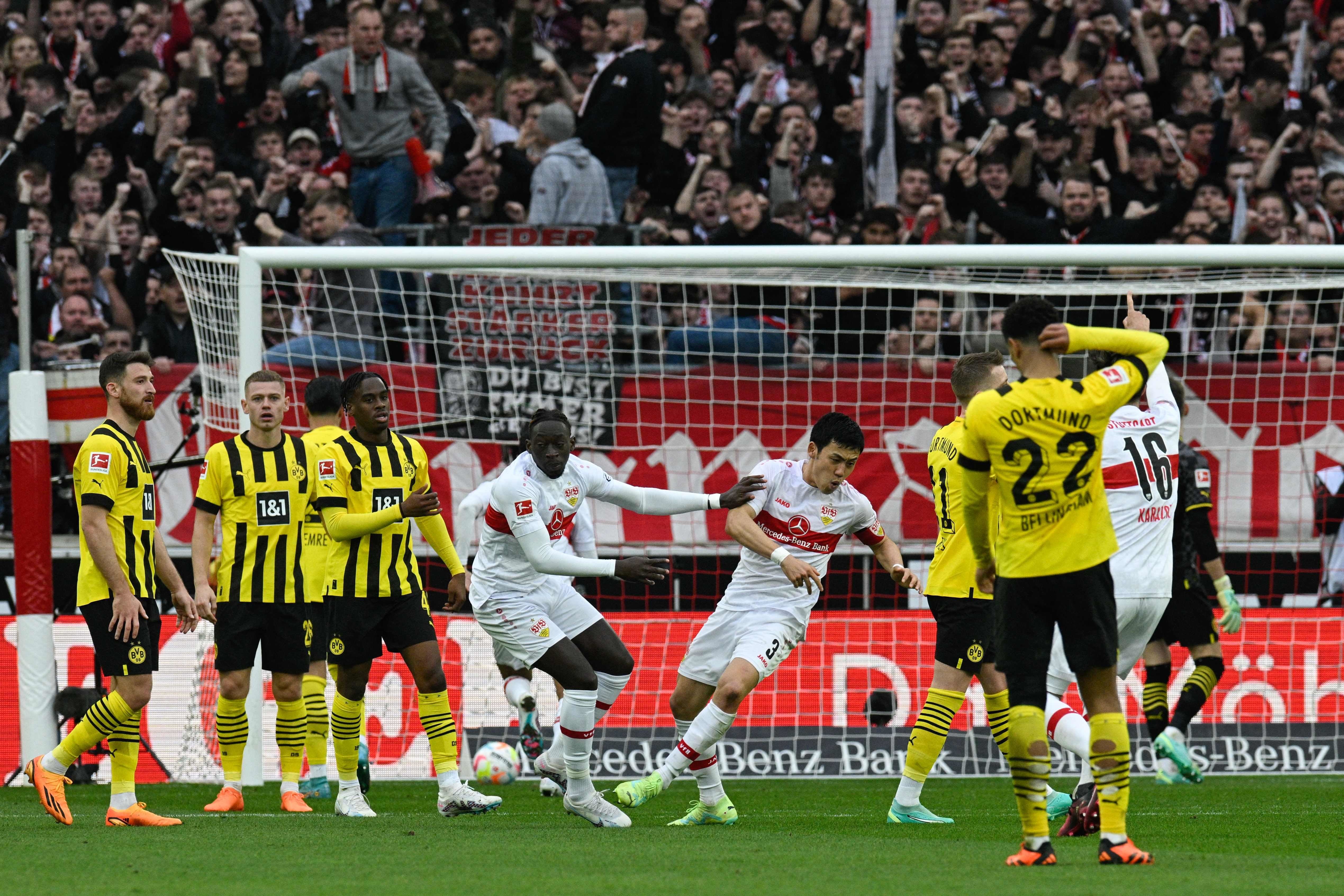 ڤیدیۆ؛ دۆرتموند لە یارییەکی دراماتیکیدا 2 خاڵی گرنگی لەدەستدا