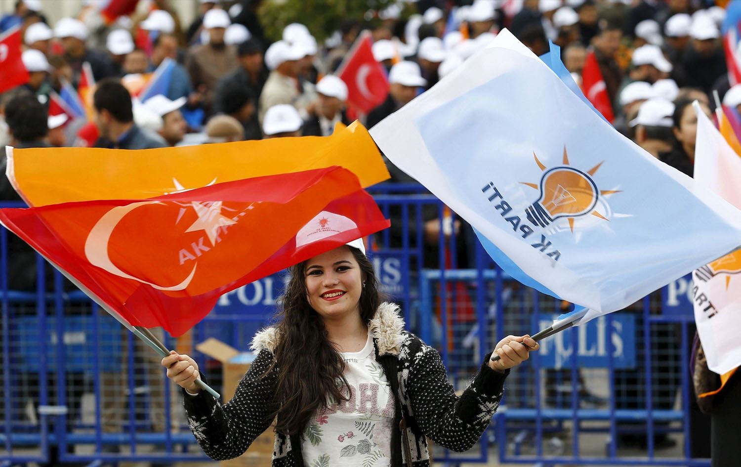 مێترۆپۆڵ: دەنگی ئاکپارتی کەمی کردووە، بەڵام یەکەمە