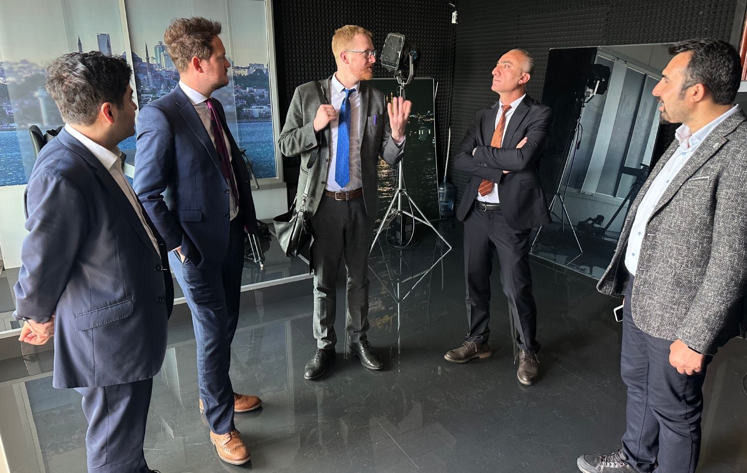 هەڵبژاردن و بوومەلەرزە شاندێکی پەرلەمانی بەریتانیا دەبەنە باکووری کوردستان و تورکیا؛ رووداو یاوەریانە