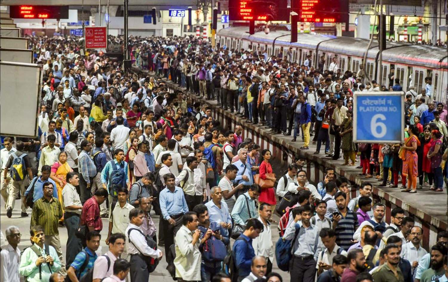 هیندستان لە چەند ساڵی داهاتوودا لەڕووی ژمارەی دانیشتووانەوە پێش چین دەکەوێت