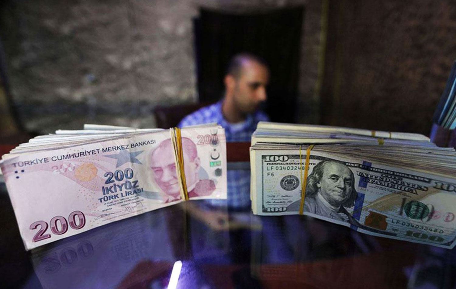 Dolar'dan rekor seviye: 19,50'yi geçti