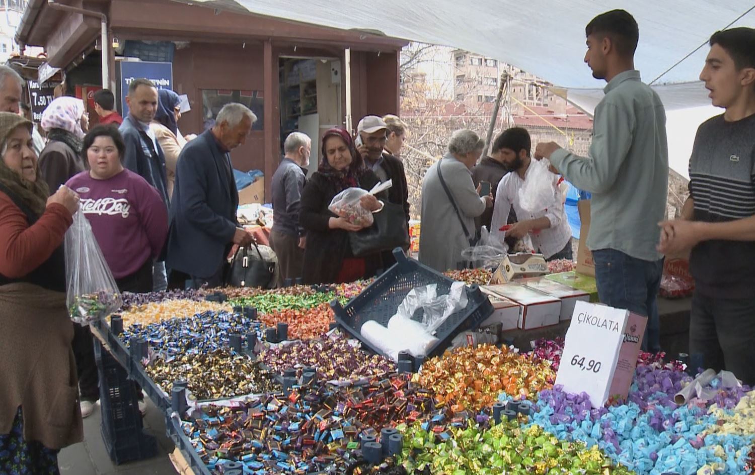 Şekirên cejnê şêrîn in lê bihayên wan tehl in