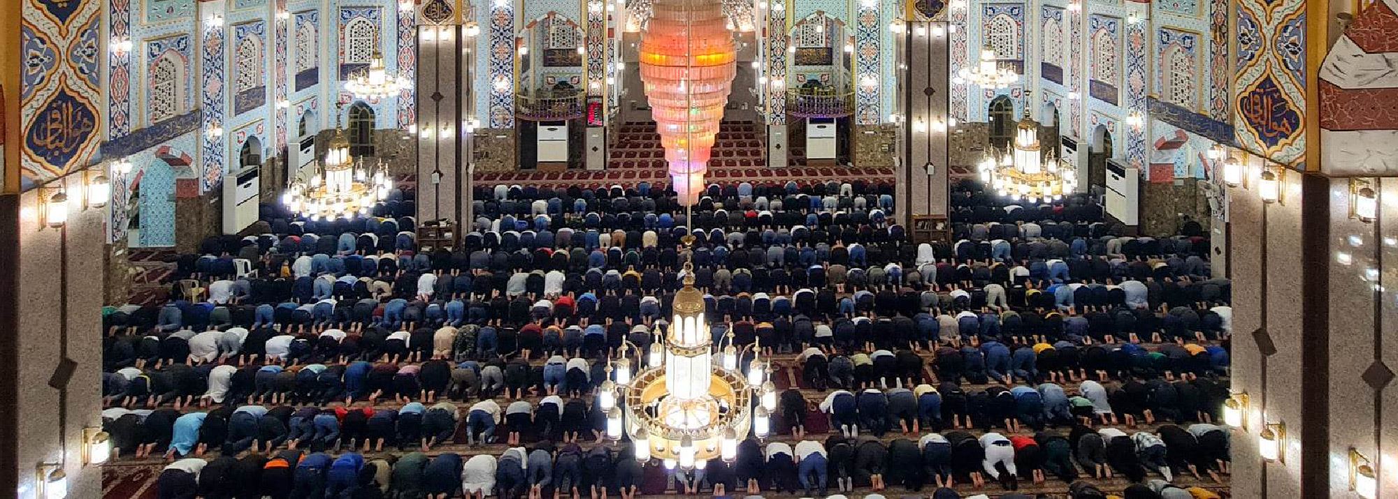 FOTO – Başkent Erbil'de Kadir Gecesi idrak edildi